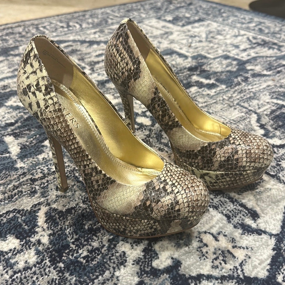🐍 Snakeskin pumps 🐍